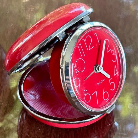 Vintage 1960s Bulova Red Travel Alarm Clock – Folding Round Case, Made in Japan - Picture 2 of 16